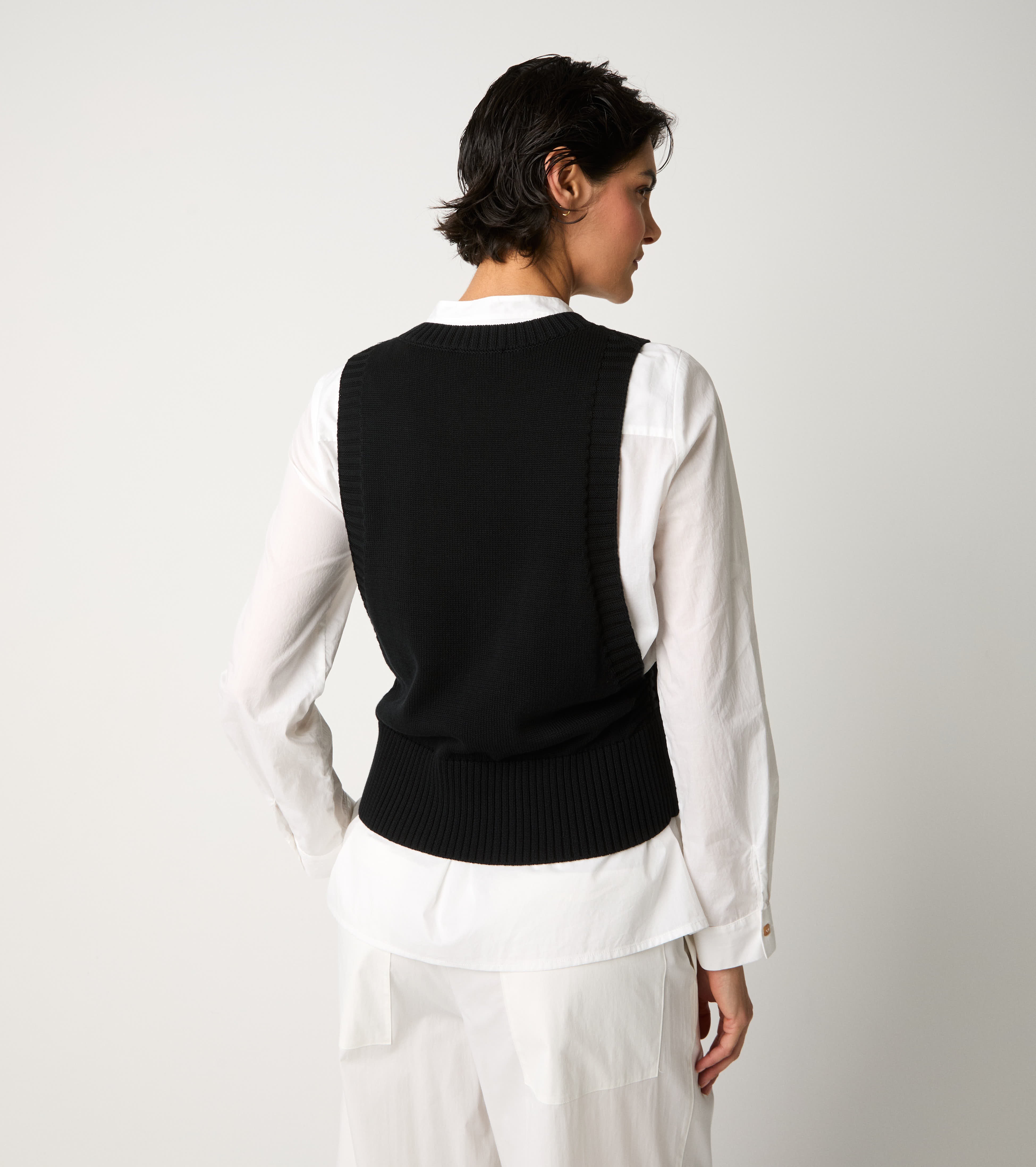 Black knitted crew-neck waistcoat