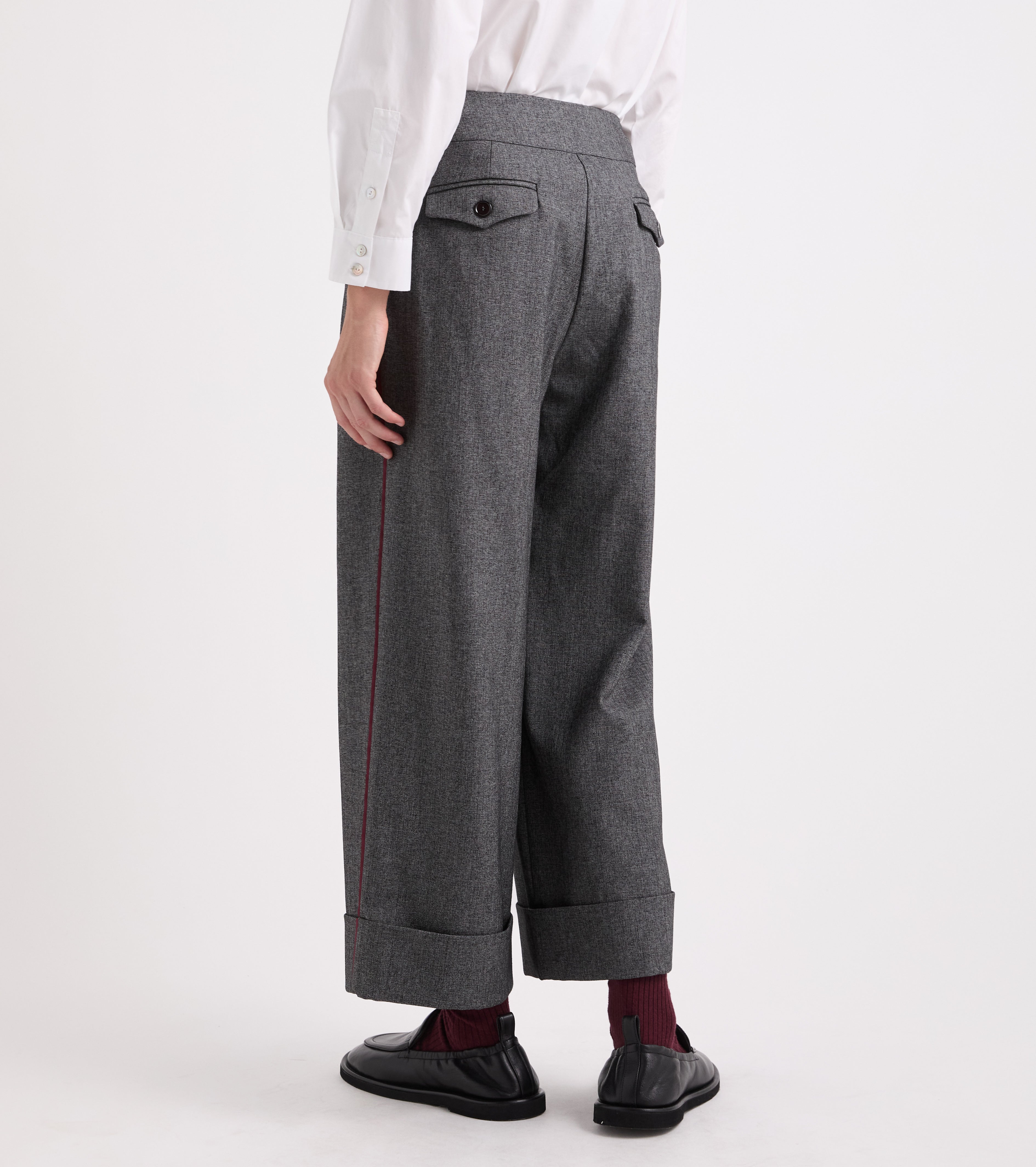 Pantaloni stretch con risvolto nero